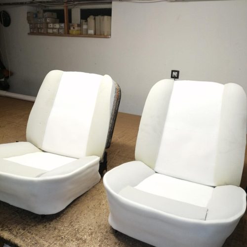 Remise en état siège TR4 en cours